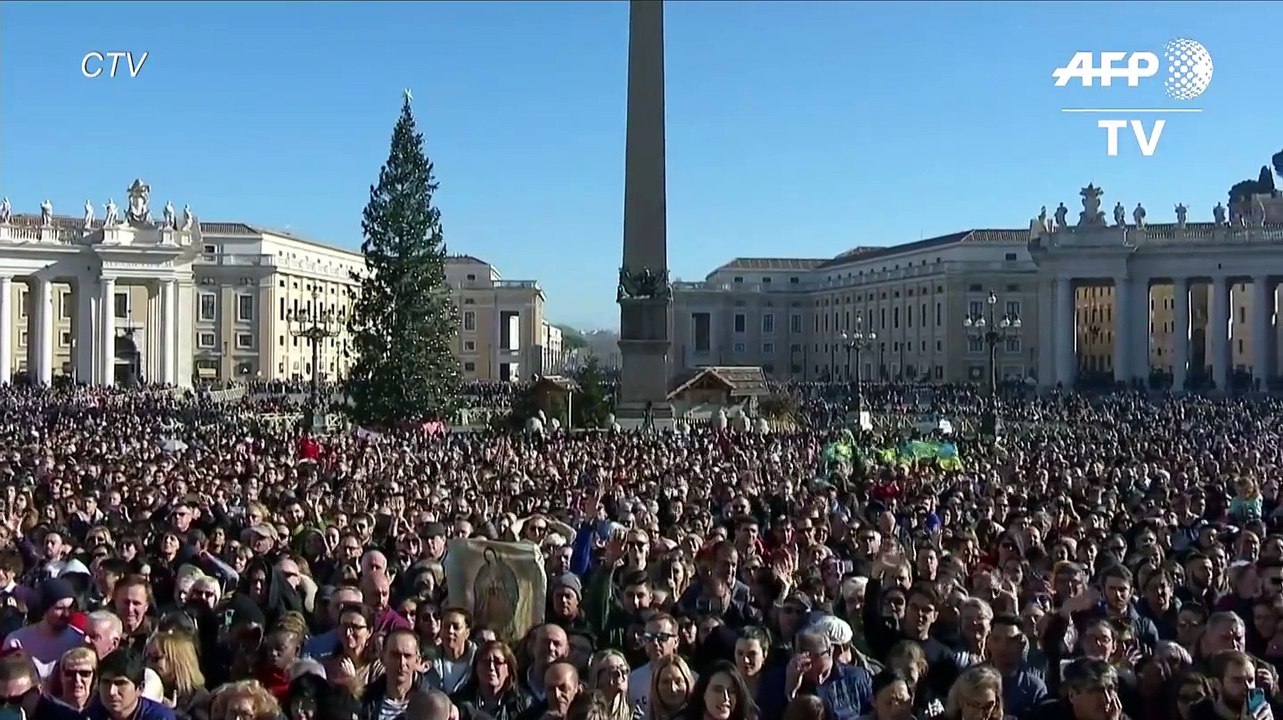 El papa pide "esperanza" para naciones americanas en su bendición "Urbi et orbi" navideña