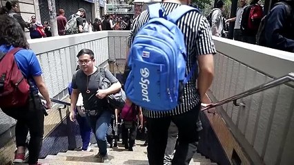 Evasiones en metro persisten tras seis semanas de protestas en Chile