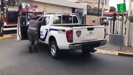 Patrulla de Policía se queda sin gasolina en Moca