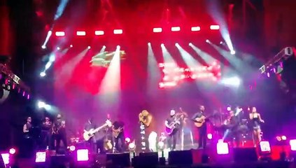 Romeo Canta el tema Amigo En Puerto Plata como parte de la "Gira del Pueblo".