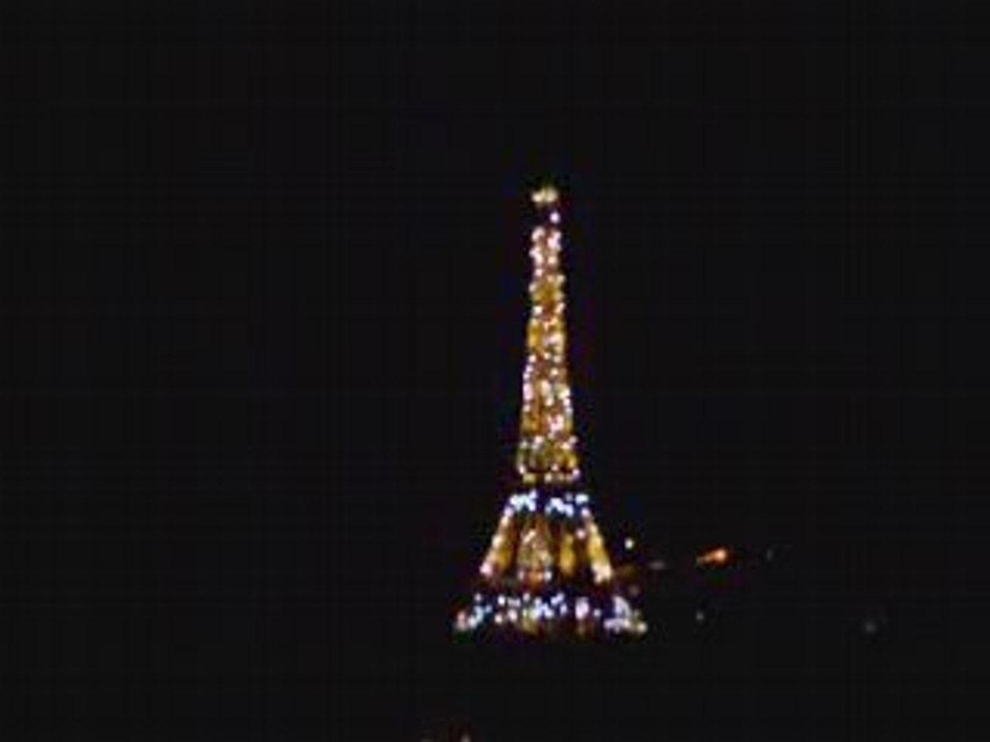 A Quel Heure Scintille La Tour Eiffel