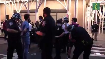 Protestas van a menos en Nueva York con policía y De Blasio en punto de mira