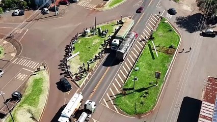 Manifestação pacífica reúne multidão em memória das vítimas de acidentes em Matelândia
