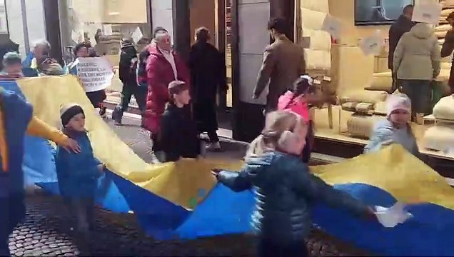 Trento, tre anni dall'aggressione russa: il corteo in memoria delle vittime della guerra in Ucraina