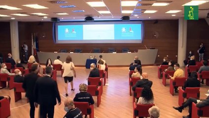 Italia agradece a sanitarios su lucha contra el COVID-19 y pide no bajar la guardia