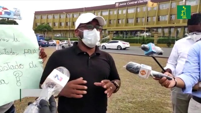 Manifestantes frente a la JCE exigen transparencia en comicios del 5 de julio