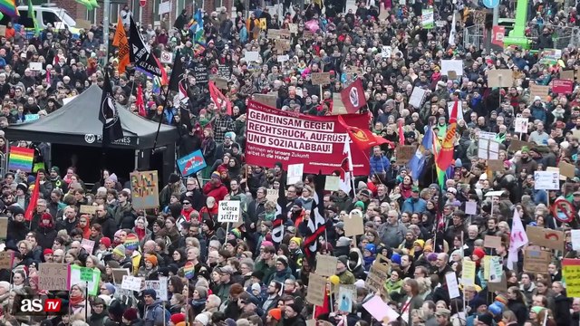 Miles de personas quieren se manifiestan contra la extrema derecha en Hamburgo
