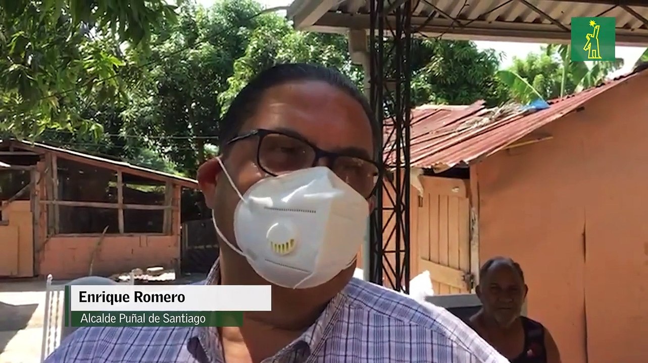 Alcalde de Puñal en Santiago dona alimentos a familias afectadas por la pandemia