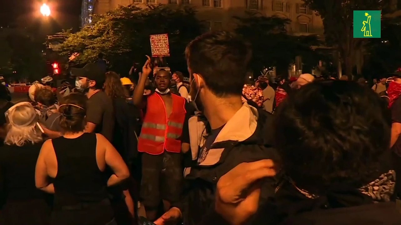 Manifestantes intentan derribar estatua cerca de la Casa Blanca