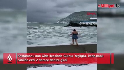 Kastamonu'da eksi 2 derecede denize girdi