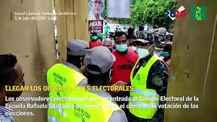 Llegan los observadores electorales a la escuela Rafaela Santaella de Herrera
