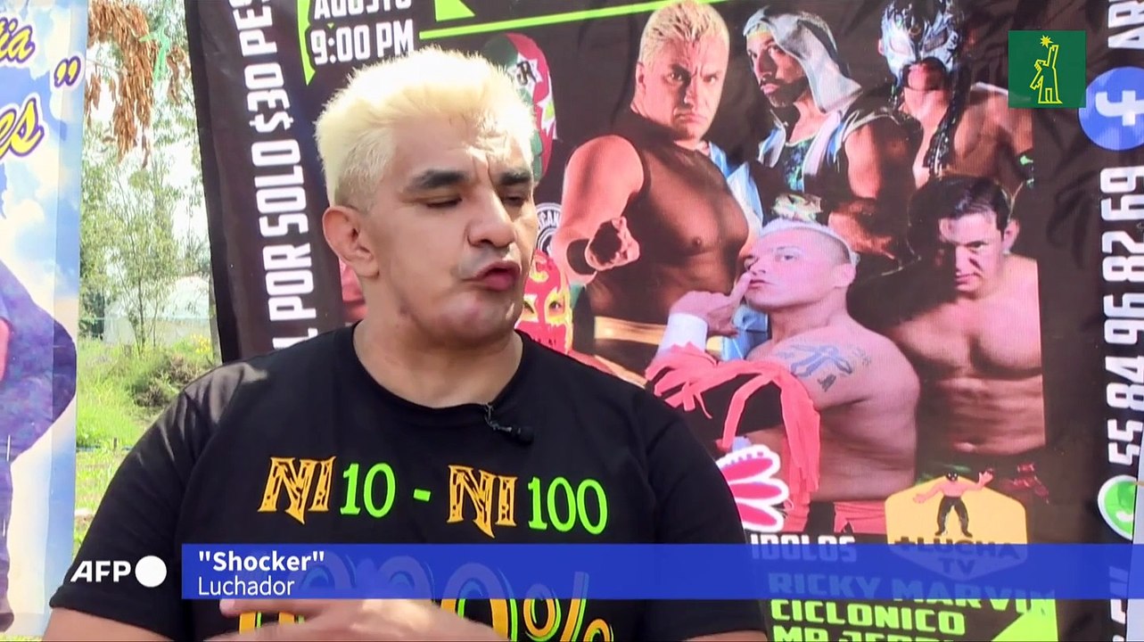 Luchadores mexicanos resisten la crisis con peleas al aire libre y por internet