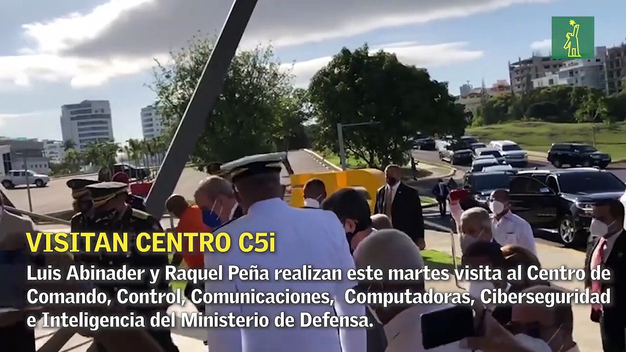 Luis Abinader y Raquel Peña visitan C5i del Ministerio de Defensa