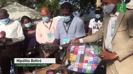 Delegados del PRM protestan en la Junta del Distrito