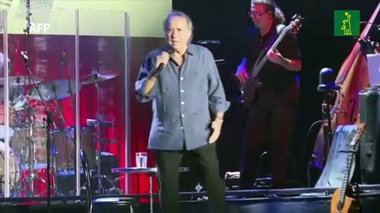 Serrat dice adiós a los escenarios desde Barcelona en un emotivo concierto