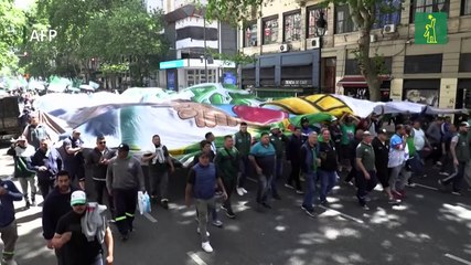 Reclaman control de precios en acto peronista en Argentina