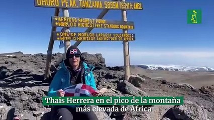 Thais Herrera en el pico de la montaña más elevada de África