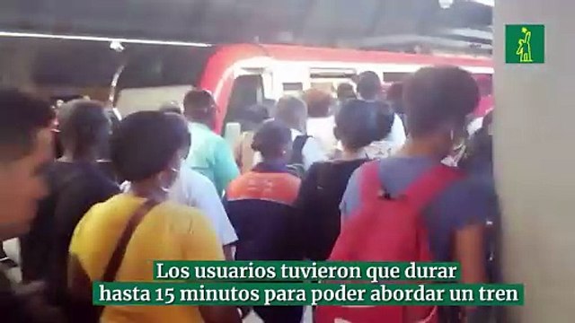 Los usuarios tuvieron que durar hasta 15 minutos para poder abordar un tren
