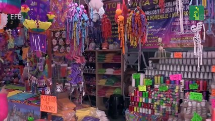 Mexicanos mantienen viva la tradición del Día de Muertos a pesar de la inflación