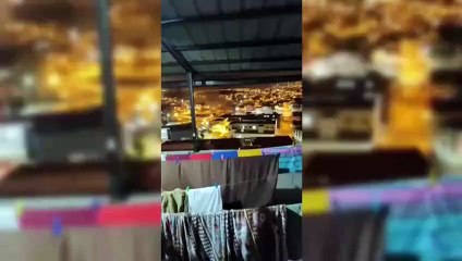 Explotan carros bomba y asesinan a dos policías en Ecuador