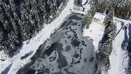 Yüzeyi buz tutan Akgöl drone ile görüntülendi