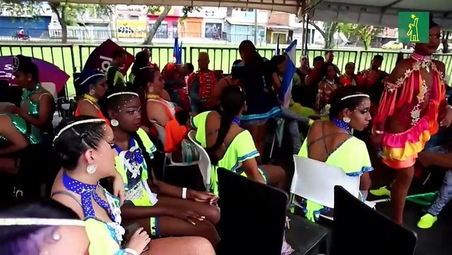 Cerca de 2.000 bailarines de salsa le dan inicio a la Feria de Cali