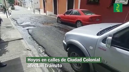 Hoyos en calles de Ciudad Colonial afectan tránsito