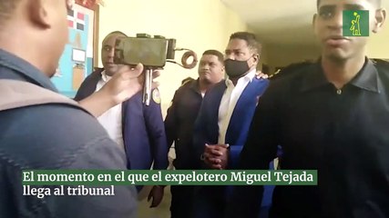 El momento en el que el expelotero Miguel Tejada llega al tribunal