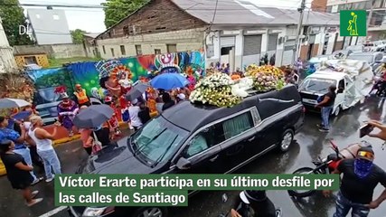 Víctor Erarte participa en su último desfile por las calles de Santiago