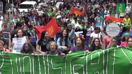 "Decidir no es ilegal": Latinoamérica se tiñe de verde por un aborto seguro