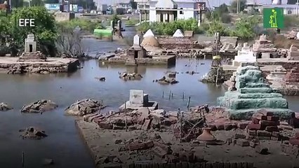 Cementerios bajo las aguas, el reto de enterrar a los muertos en Pakistán