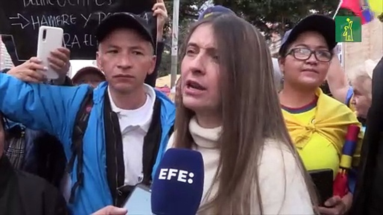 Miles de personas marcharon hoy en varias ciudades colombianas en desacuerdo con el Gobierno de Gustavo Petro y sus medidas