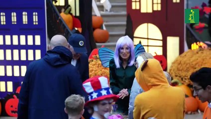Biden y su esposa reciben a decenas de niños en la Casa Blanca en Halloween