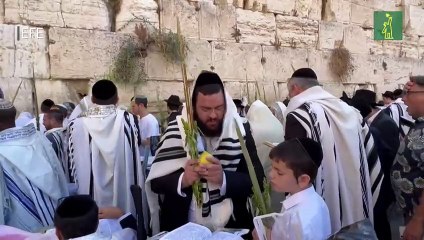 Miles de judíos acuden al Muro de las Lamentaciones para Bendición Sacerdotal