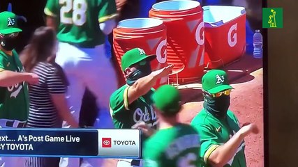 Coach de Atléticos de Oakland hace saludo nazi en pleno juego