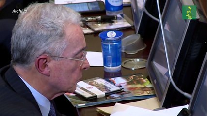 Expresidente Uribe, en prisión domiciliaria, renuncia al Senado de Colombia