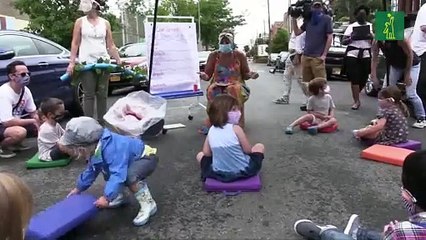 Una escuela de Nueva York ensaya clases al aire libre para los más pequeños
