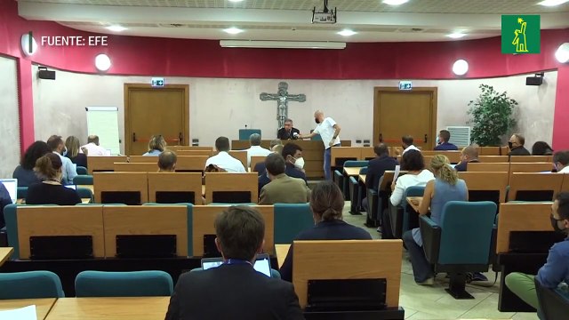 El cardenal Becciu, retirado por el papa, se defiende de las acusaciones de malversación