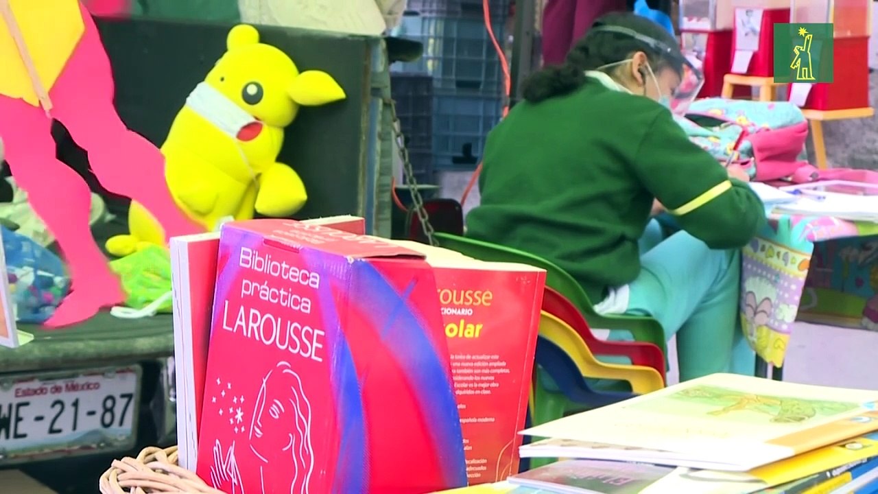 Una escuela callejera abre sus puertas a niños pobres en Ciudad de México