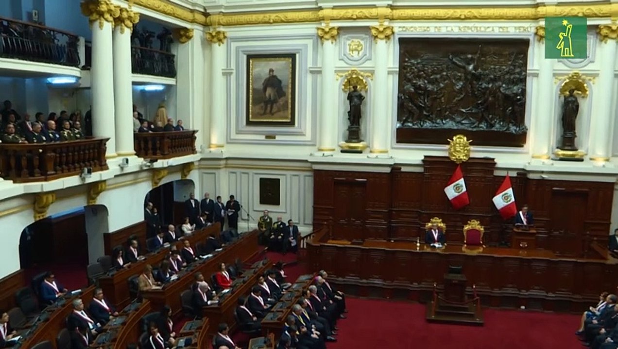 Vizcarra recurre a corte constitucional para detener proceso de destitución en Perú