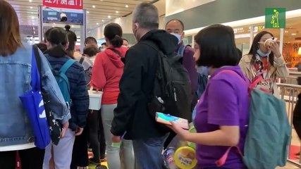 Sin miedo pero con mascarilla, China vuelve a viajar en masa