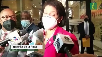 Manifestantes del 30 % de AFP apedrean el Congreso Nacional; rompen varios cristales