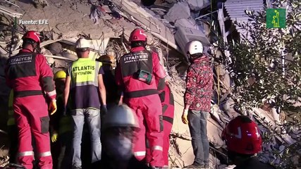 Miles de personas duermen al raso tras sismo en Turquía que causó 25 muertos
