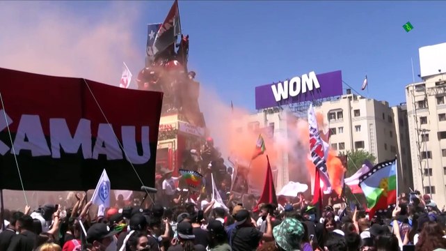 Multitudinaria manifestación en aniversario de protestas en Chile con algunos incidentes