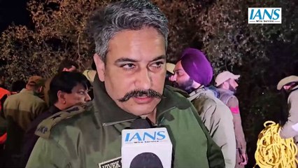 Jammu में Vaishno Devi तीर्थयात्रियों की Bus खाई में फंसी, बचाव अभियान जारी