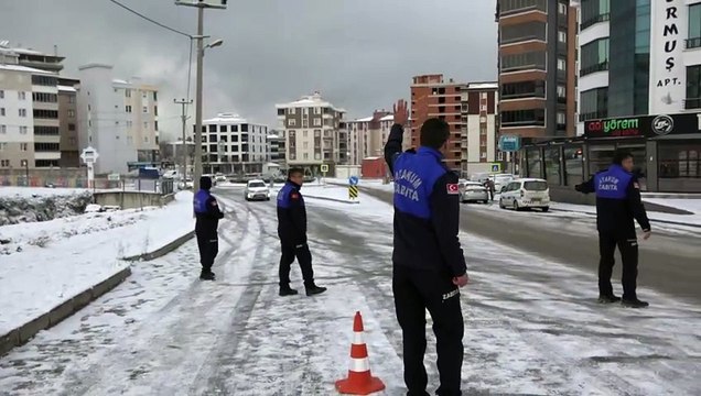 Atakum Belediyesi ekiplerinin yoğun kar mesaisi devam ediyor