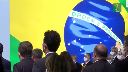 La obligatoriedad de una vacuna que aún no existe se politiza en Brasil