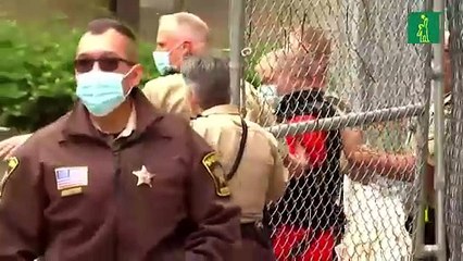 Liberan bajo fianza el policía acusado por la muerte de George Floyd