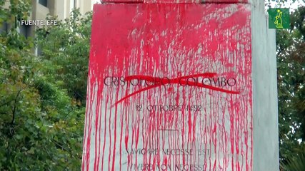 Una estatua de Colón aparece con pintadas en Bolivia