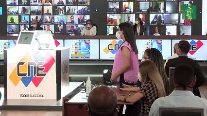 Presentan las máquinas de votación para las elecciones del 6 de diciembre